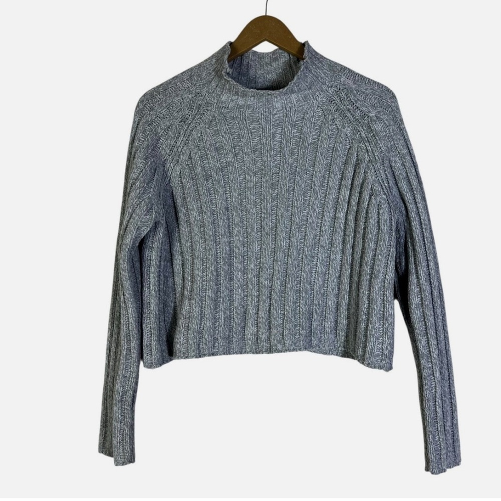American Eagle Outfitters Light Gray Ribbed Turtleneck Sweater